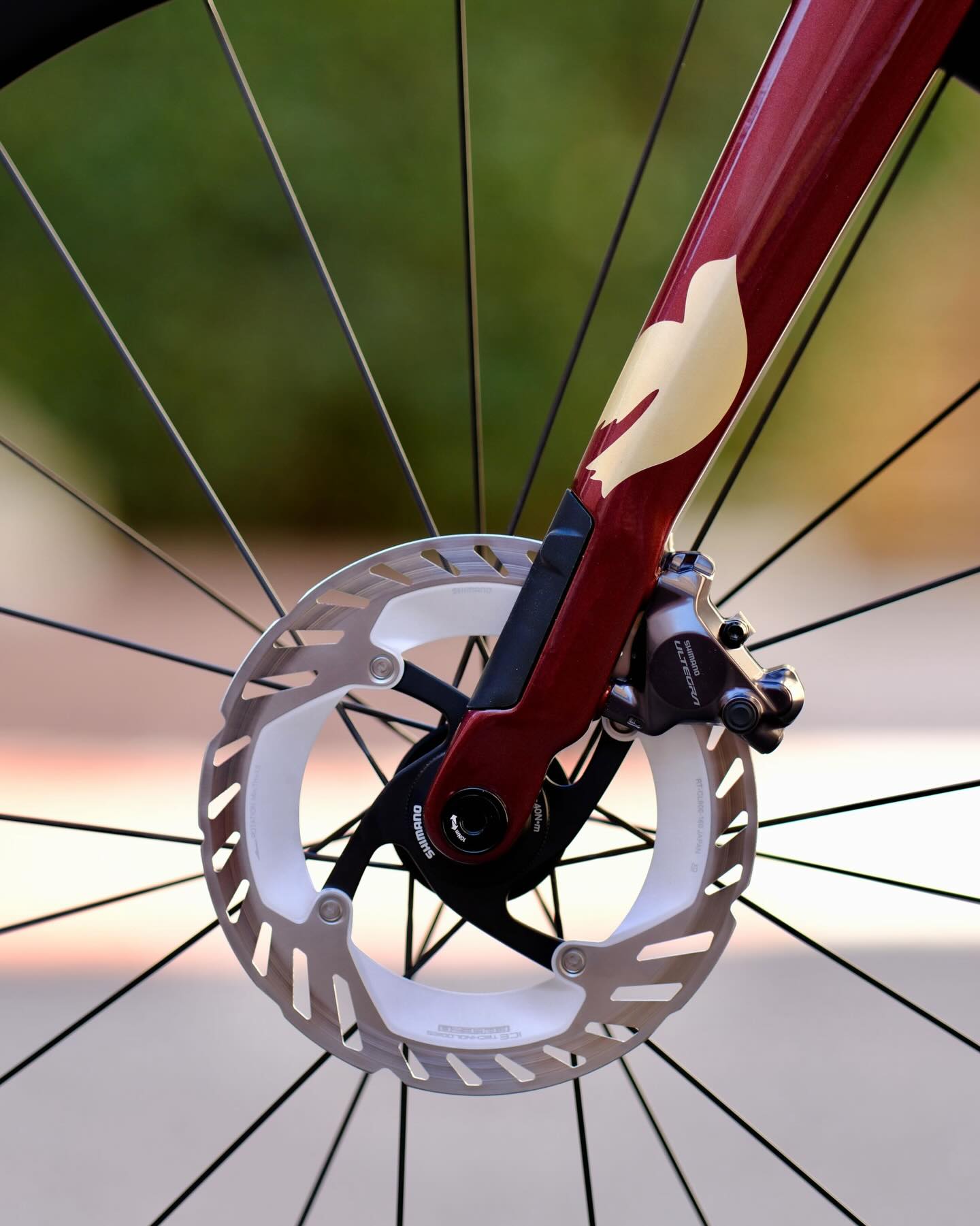 DISTANCE 30i: STYLISH IN STEEL